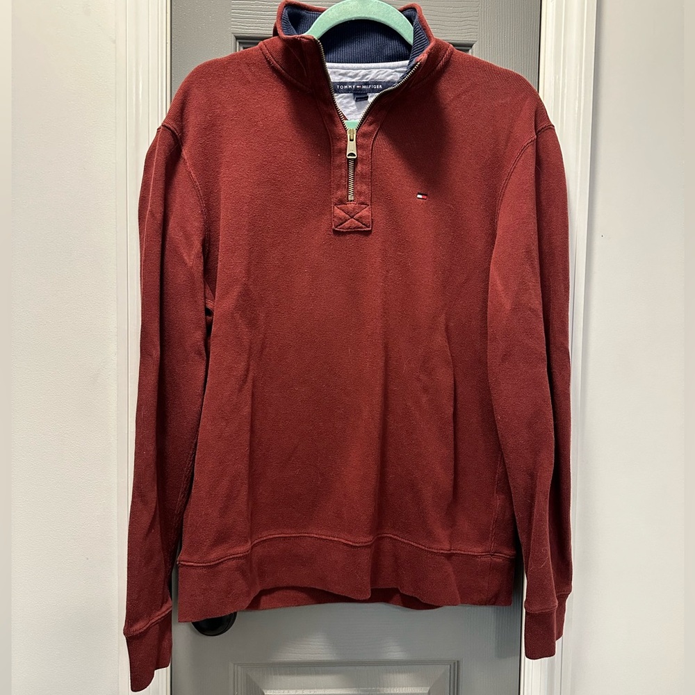 Men’s Tommy Hilfiger 1/4 zip sweater. Size M